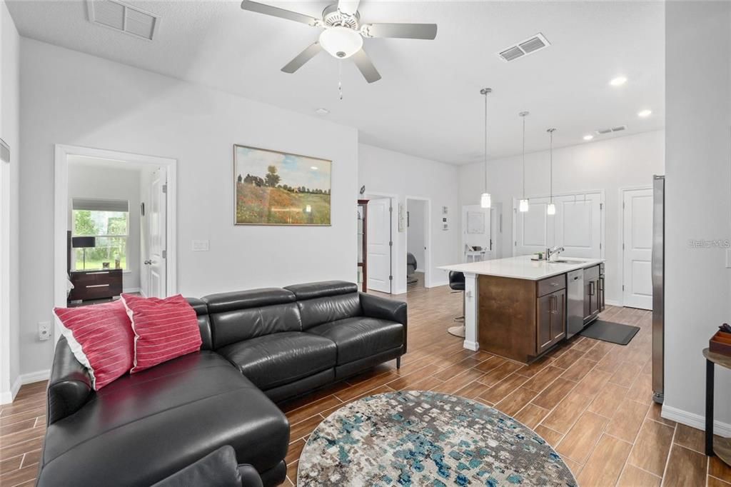 出租: $1,760 (3 贝兹, 2 浴室, 1215 平方英尺)