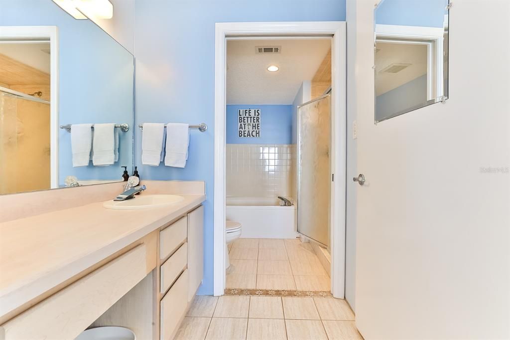 待售: $449,900 (2 贝兹, 2 浴室, 1200 平方英尺)