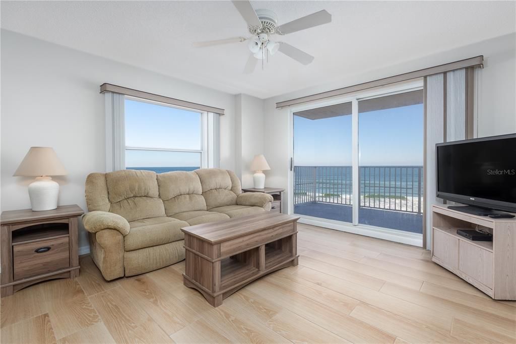 待售: $449,900 (2 贝兹, 2 浴室, 1200 平方英尺)