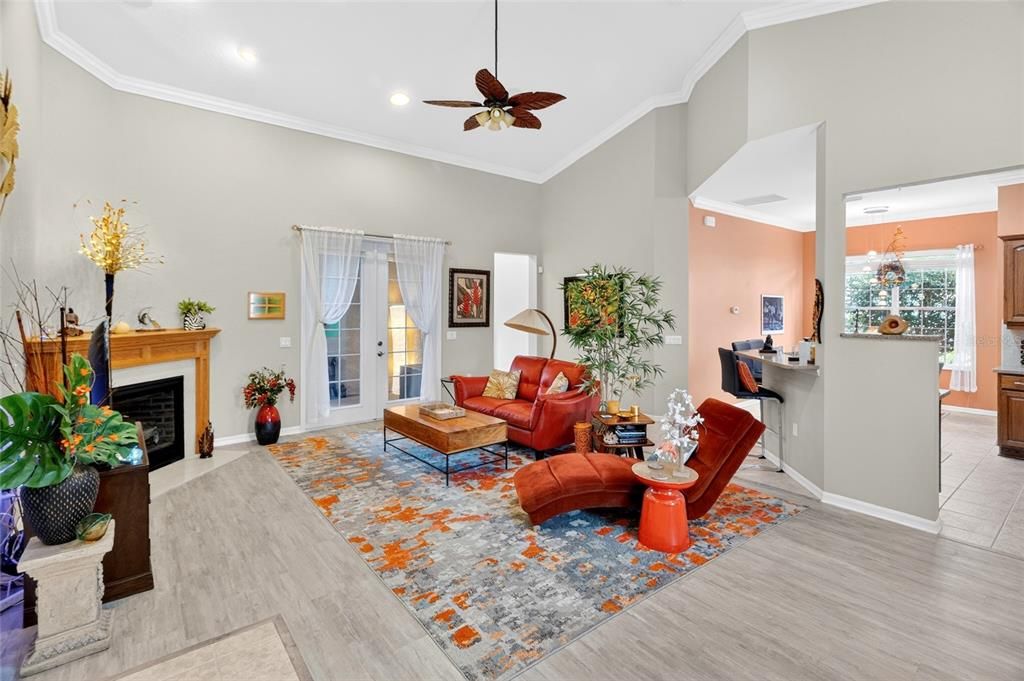 For Sale: $380,000 (3 beds, 2 baths, 1943 Square Feet)