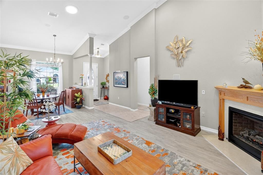 For Sale: $380,000 (3 beds, 2 baths, 1943 Square Feet)