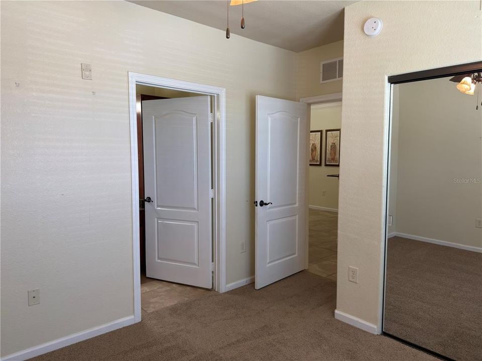 Active With Contract: $1,650 (3 beds, 3 baths, 1217 Square Feet)