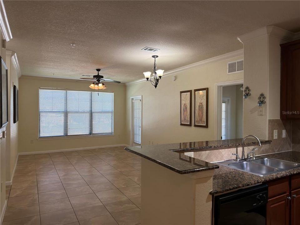 Active With Contract: $1,650 (3 beds, 3 baths, 1217 Square Feet)