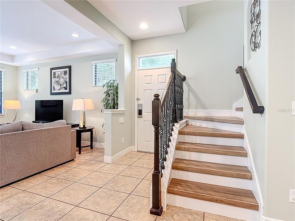 Под контрактом: $2,250 (4 спален, 3 ванн, 2060 Квадратных фут)