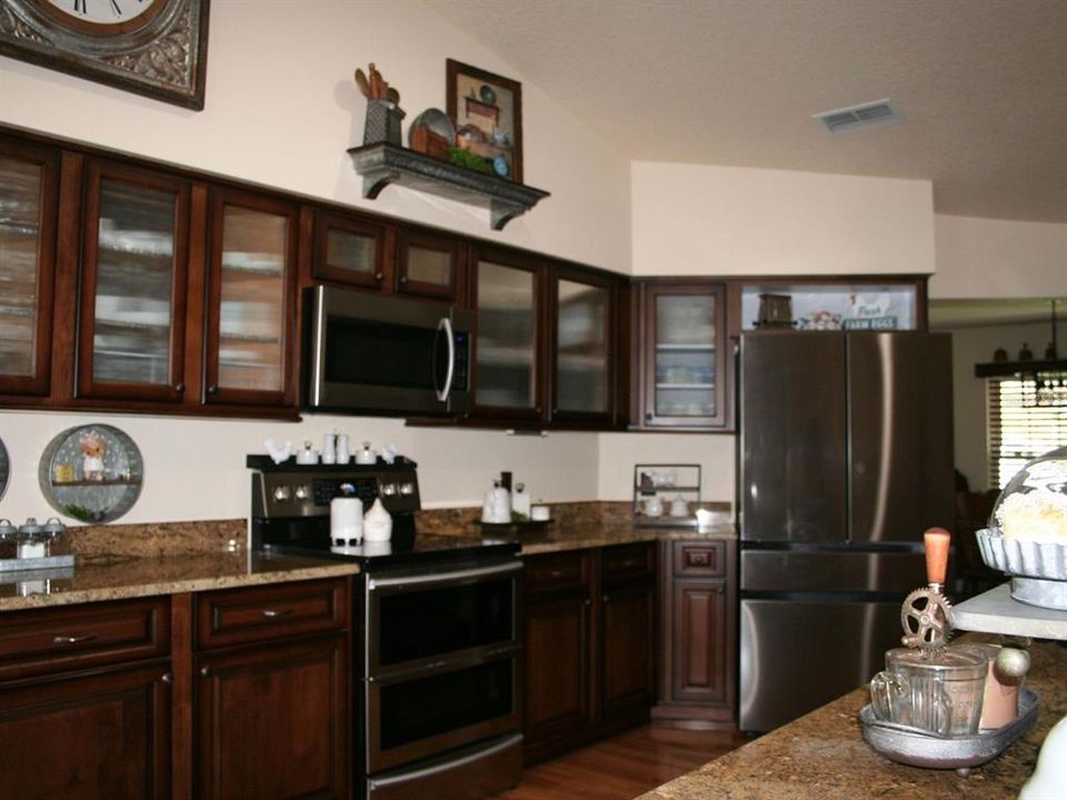 Active With Contract: $499,900 (3 beds, 2 baths, 2163 Square Feet)