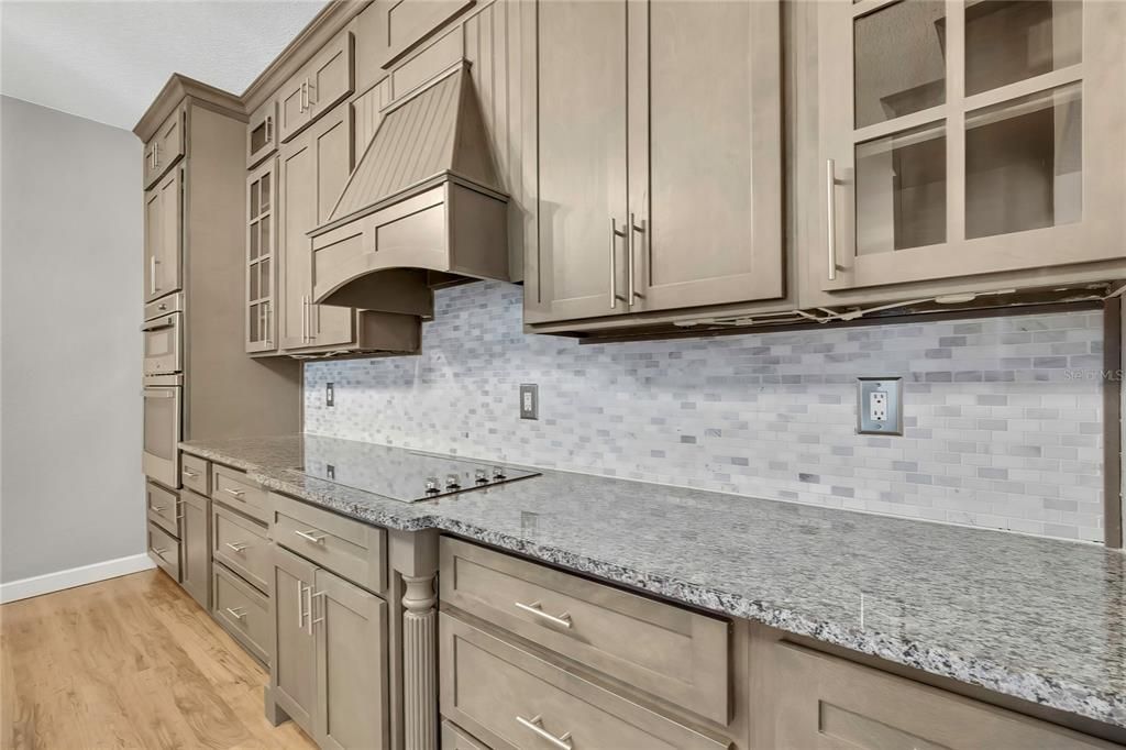 Activo con contrato: $409,000 (3 camas, 2 baños, 2174 Pies cuadrados)