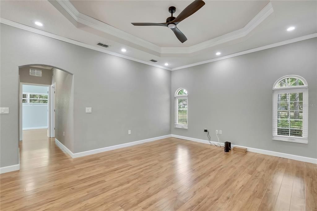 Activo con contrato: $409,000 (3 camas, 2 baños, 2174 Pies cuadrados)