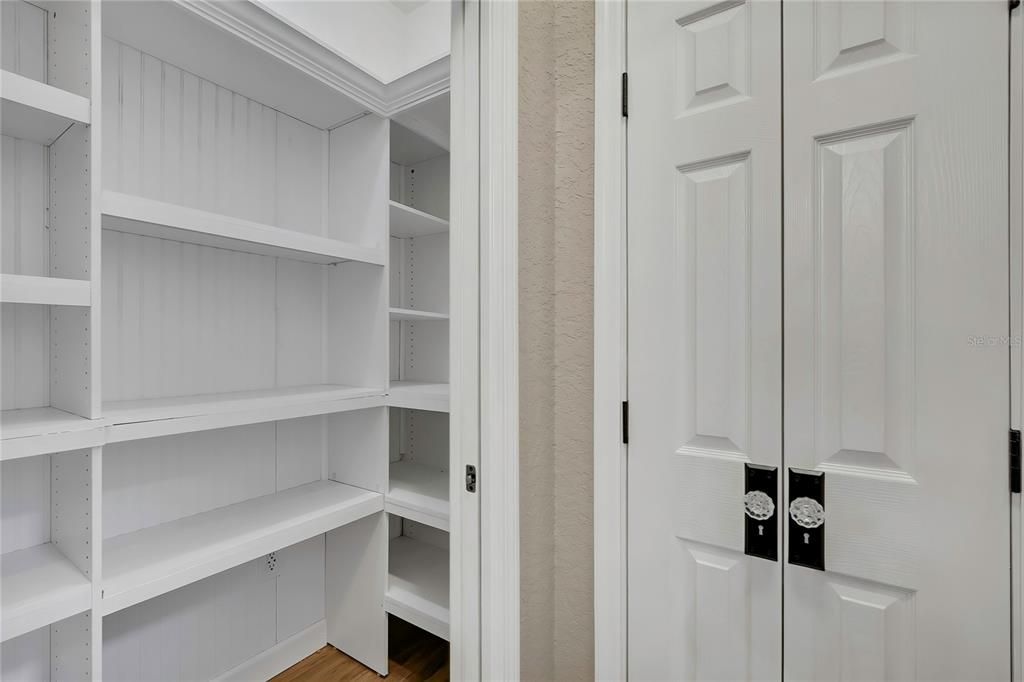 Activo con contrato: $409,000 (3 camas, 2 baños, 2174 Pies cuadrados)