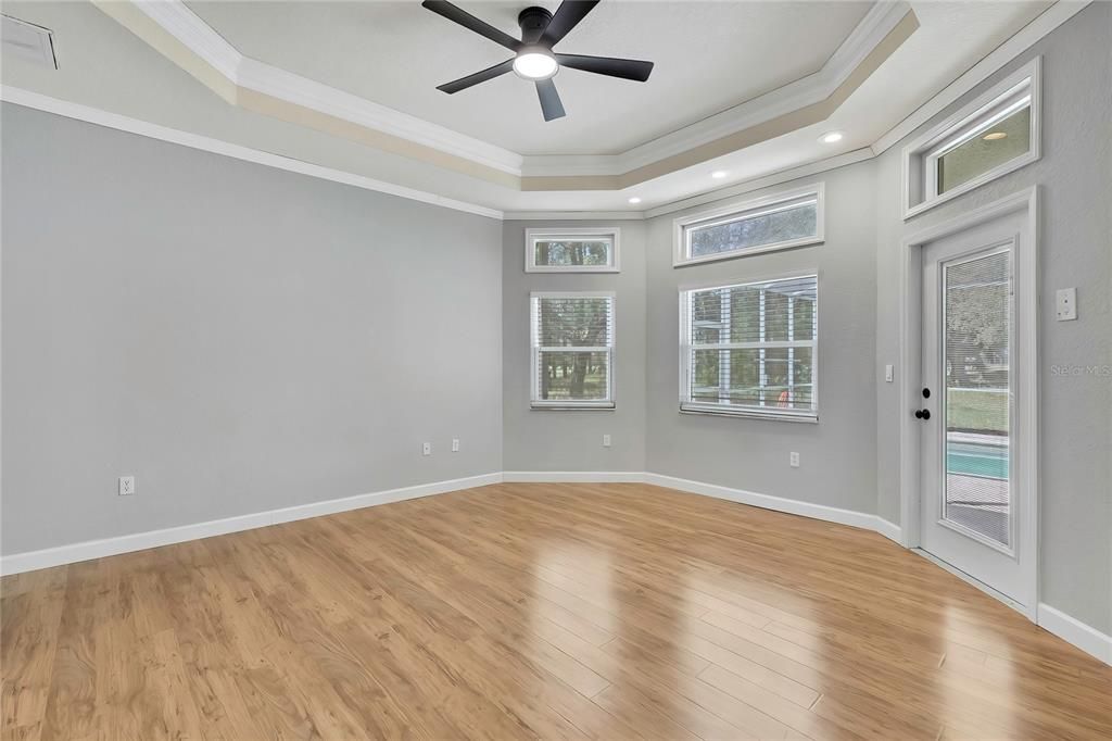 Activo con contrato: $409,000 (3 camas, 2 baños, 2174 Pies cuadrados)