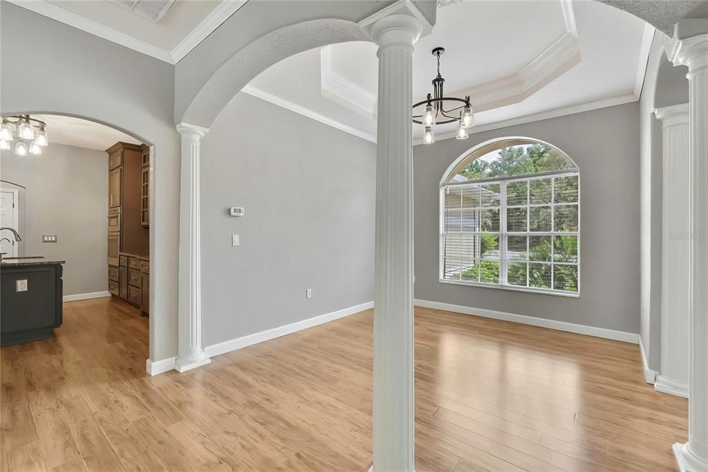 Activo con contrato: $409,000 (3 camas, 2 baños, 2174 Pies cuadrados)