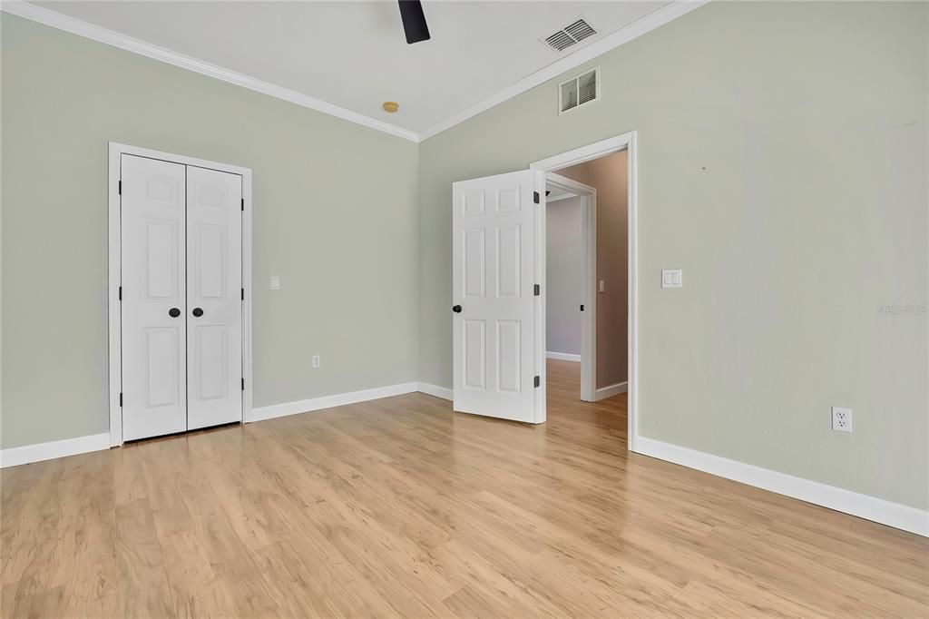 Activo con contrato: $409,000 (3 camas, 2 baños, 2174 Pies cuadrados)