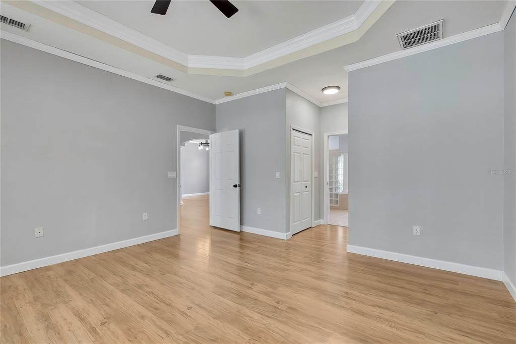Activo con contrato: $409,000 (3 camas, 2 baños, 2174 Pies cuadrados)
