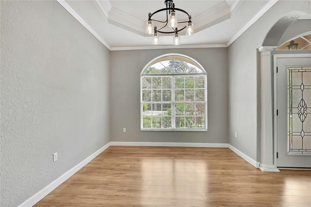 Activo con contrato: $409,000 (3 camas, 2 baños, 2174 Pies cuadrados)