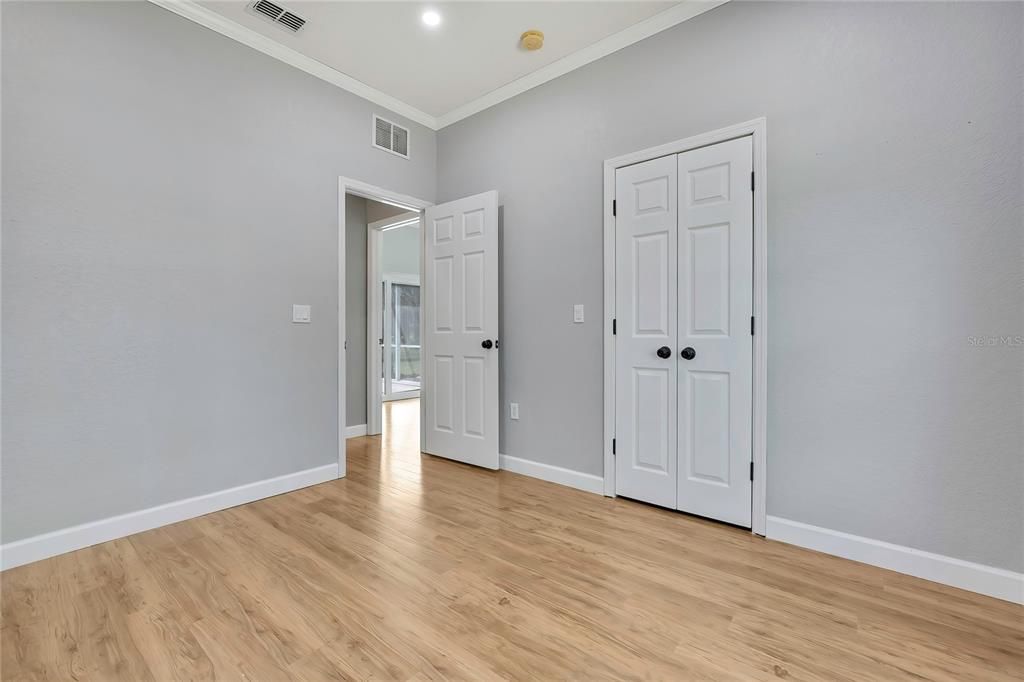 Activo con contrato: $409,000 (3 camas, 2 baños, 2174 Pies cuadrados)
