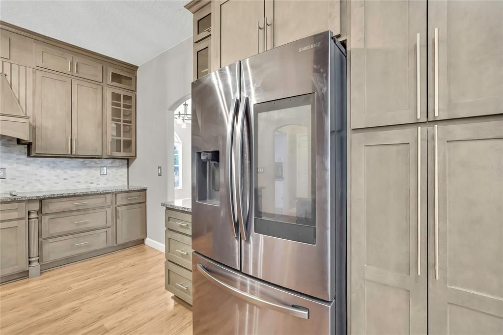 Activo con contrato: $409,000 (3 camas, 2 baños, 2174 Pies cuadrados)