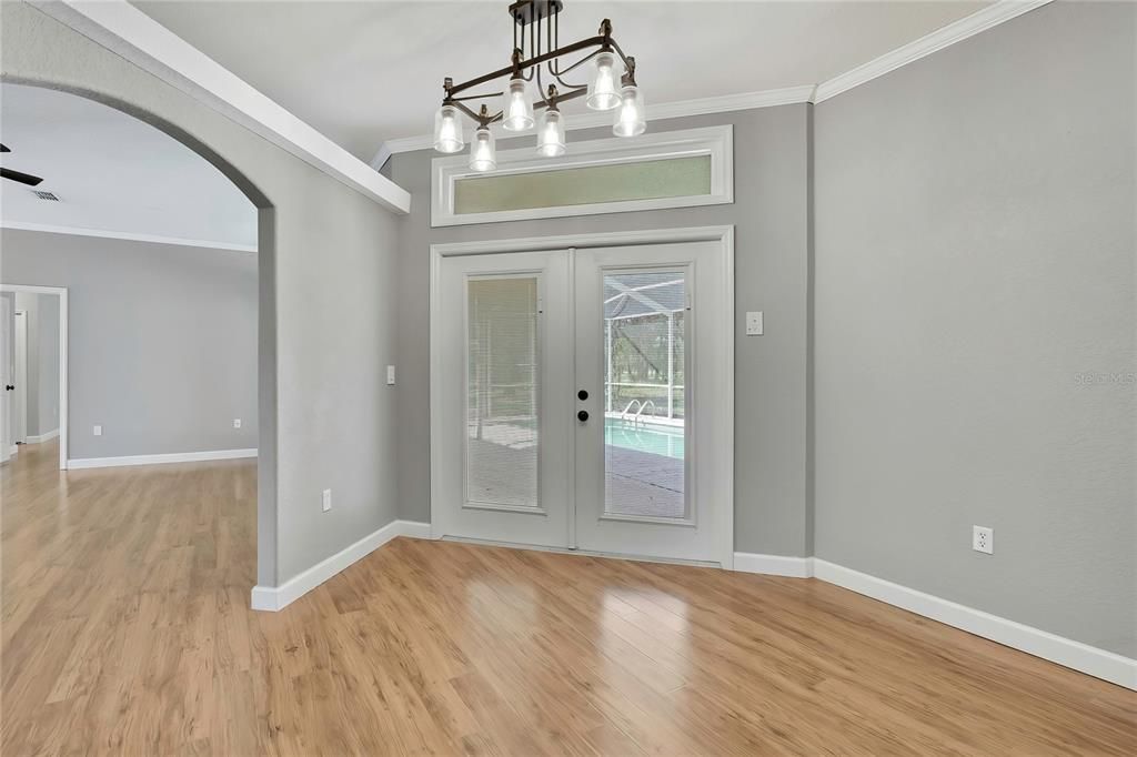 Activo con contrato: $409,000 (3 camas, 2 baños, 2174 Pies cuadrados)