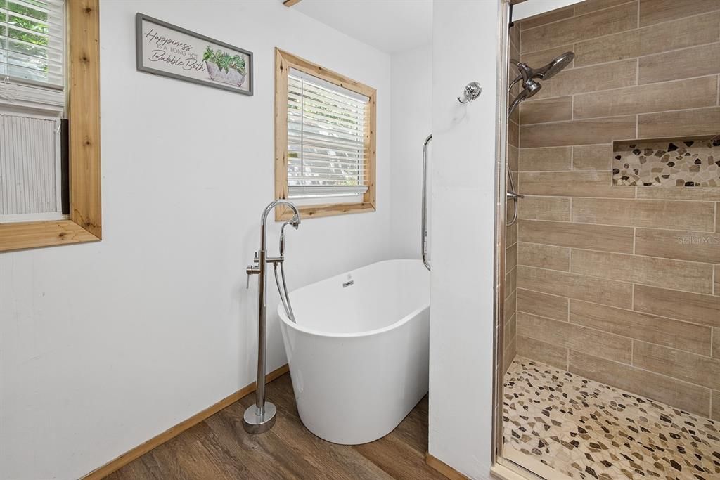 For Sale: $395,000 (3 beds, 2 baths, 1462 Square Feet)