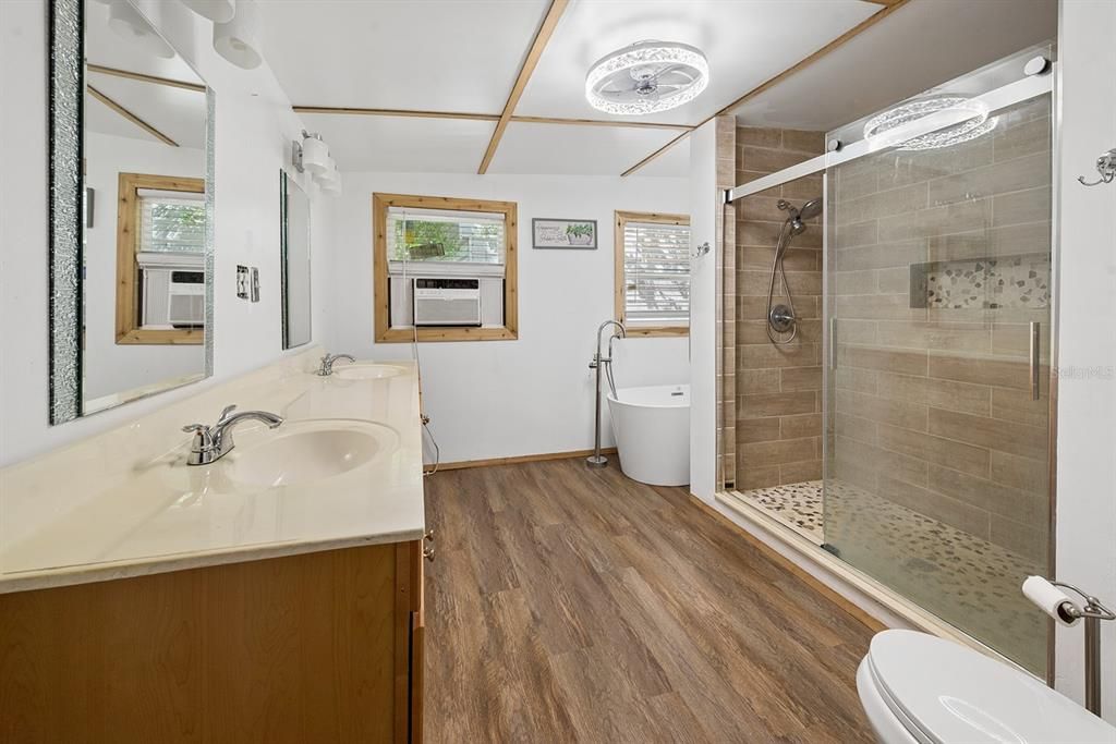 For Sale: $395,000 (3 beds, 2 baths, 1462 Square Feet)