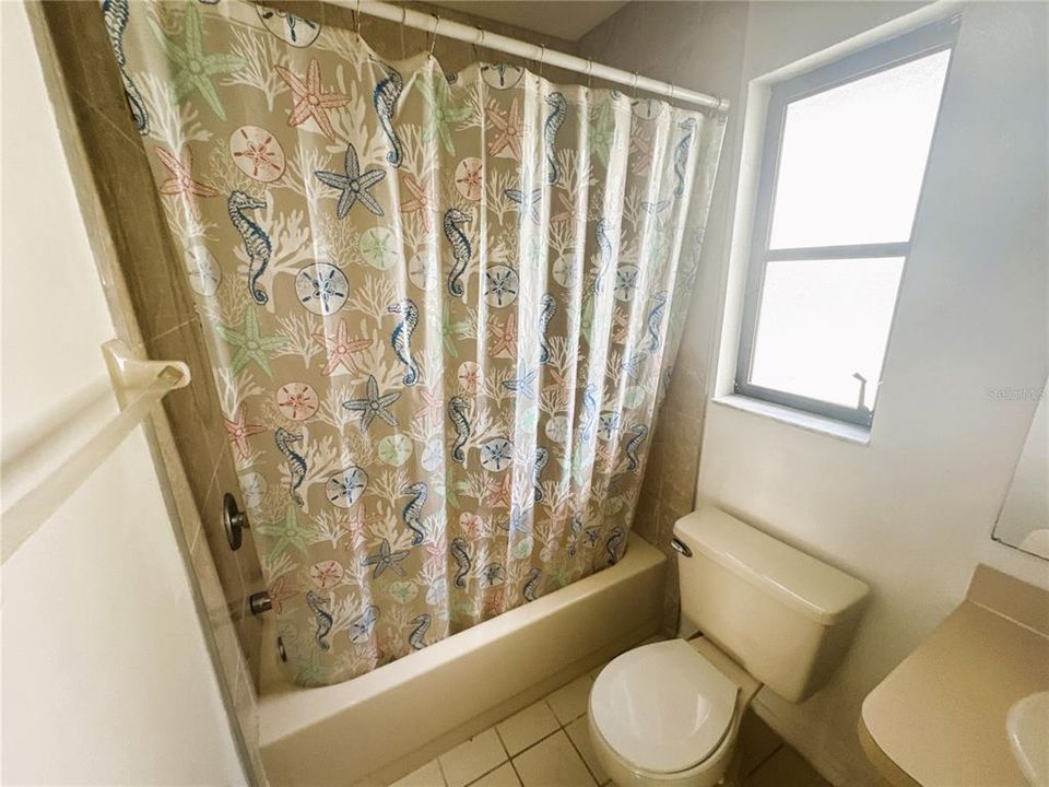 Под контрактом: $232,800 (3 спален, 2 ванн, 1700 Квадратных фут)