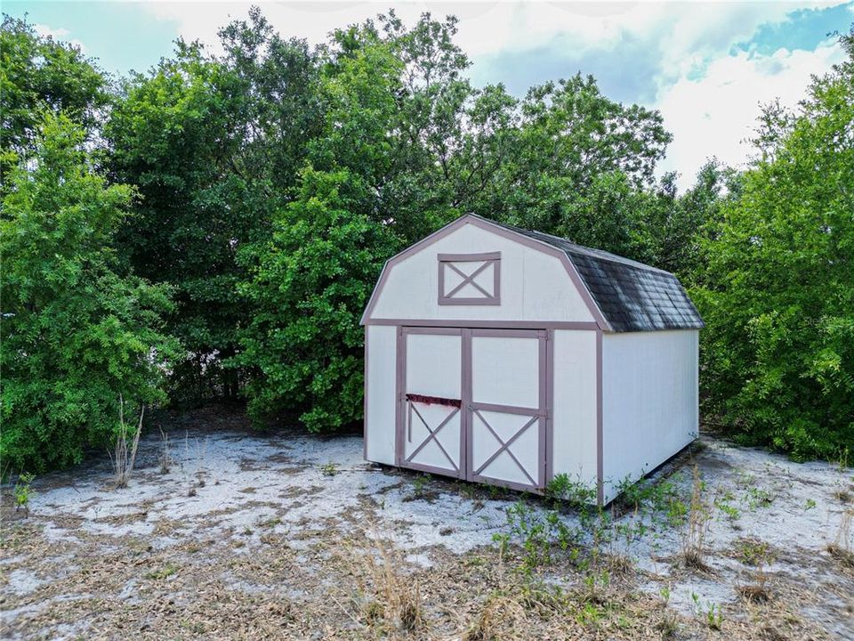 待售: $450,000 (8.09 acres)