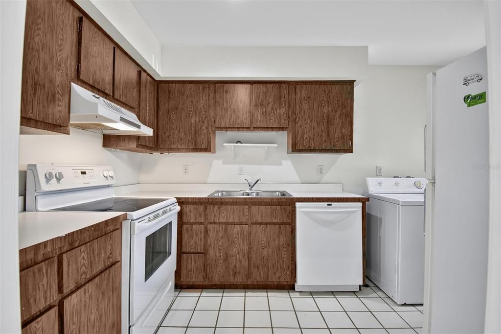 For Sale: $199,000 (2 beds, 1 baths, 1127 Square Feet)