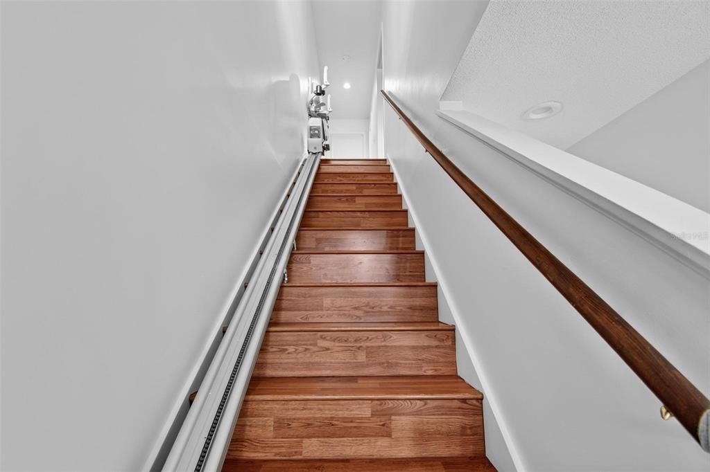 For Sale: $199,000 (2 beds, 1 baths, 1127 Square Feet)