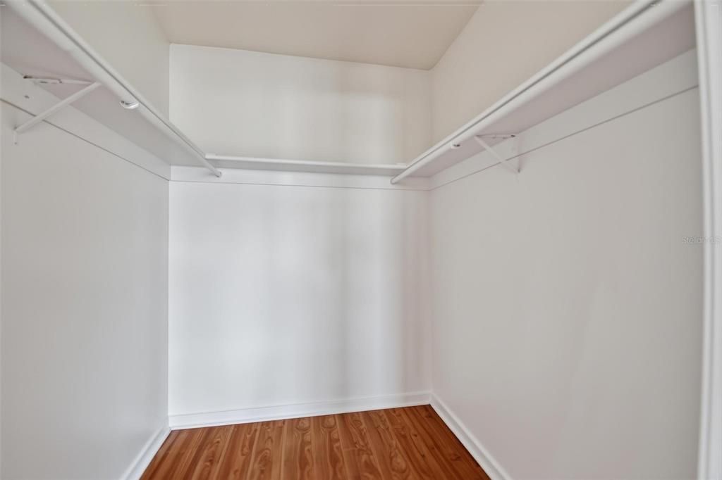 For Sale: $199,000 (2 beds, 1 baths, 1127 Square Feet)