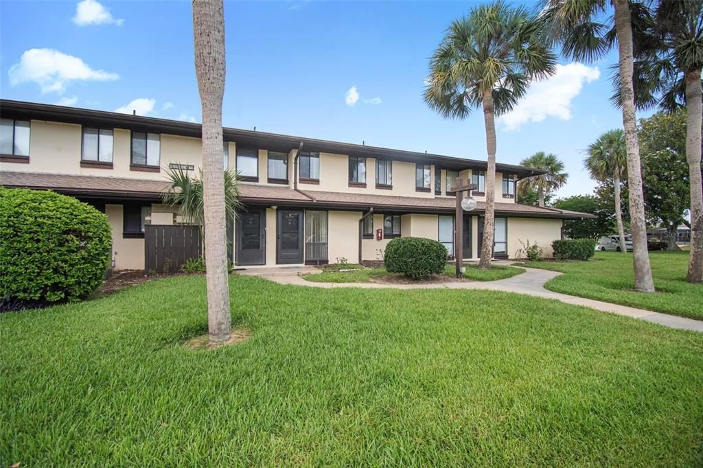 For Sale: $199,000 (2 beds, 1 baths, 1127 Square Feet)