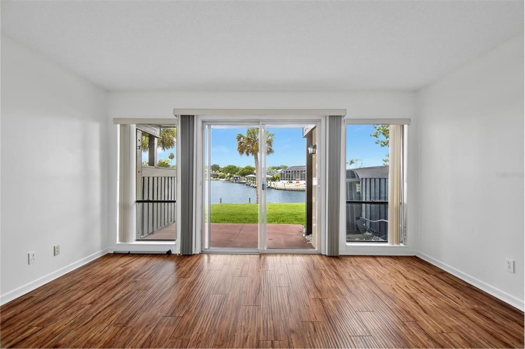 For Sale: $199,000 (2 beds, 1 baths, 1127 Square Feet)