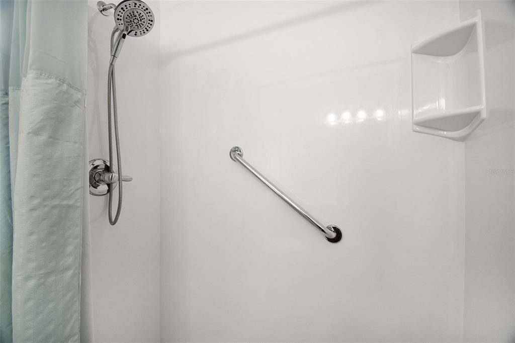 For Sale: $199,000 (2 beds, 1 baths, 1127 Square Feet)