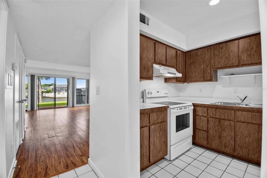 For Sale: $199,000 (2 beds, 1 baths, 1127 Square Feet)