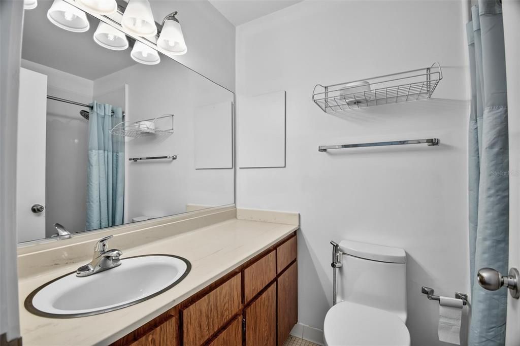 For Sale: $199,000 (2 beds, 1 baths, 1127 Square Feet)
