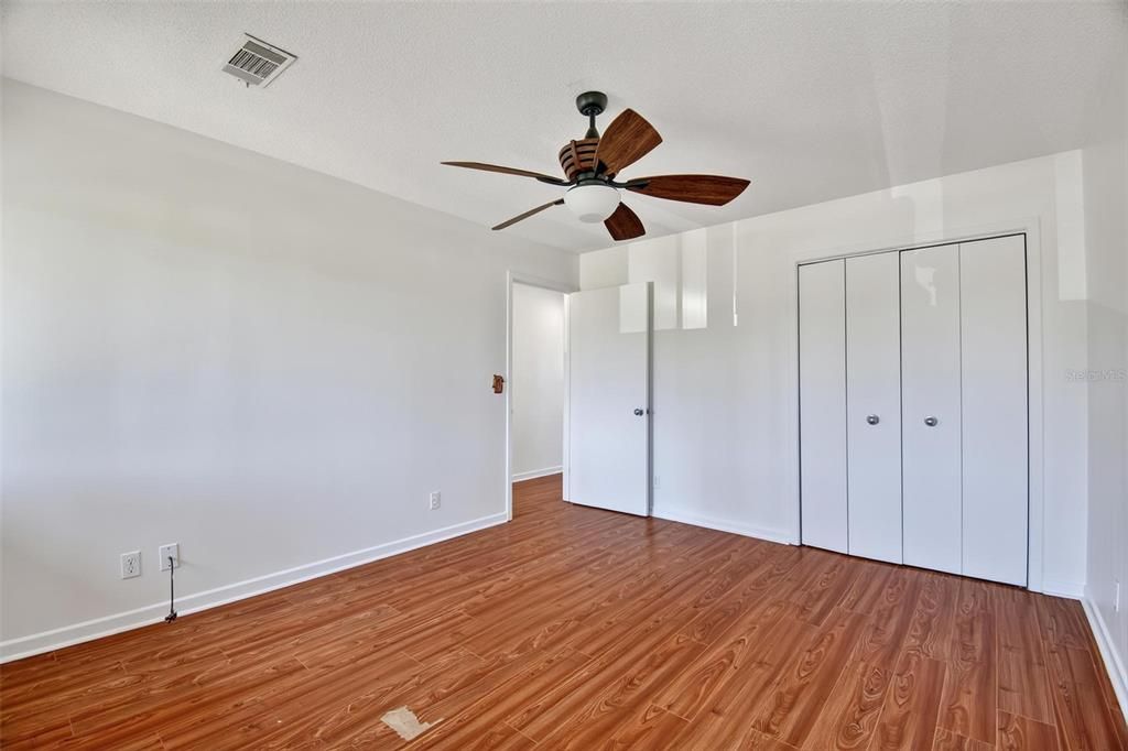 For Sale: $199,000 (2 beds, 1 baths, 1127 Square Feet)