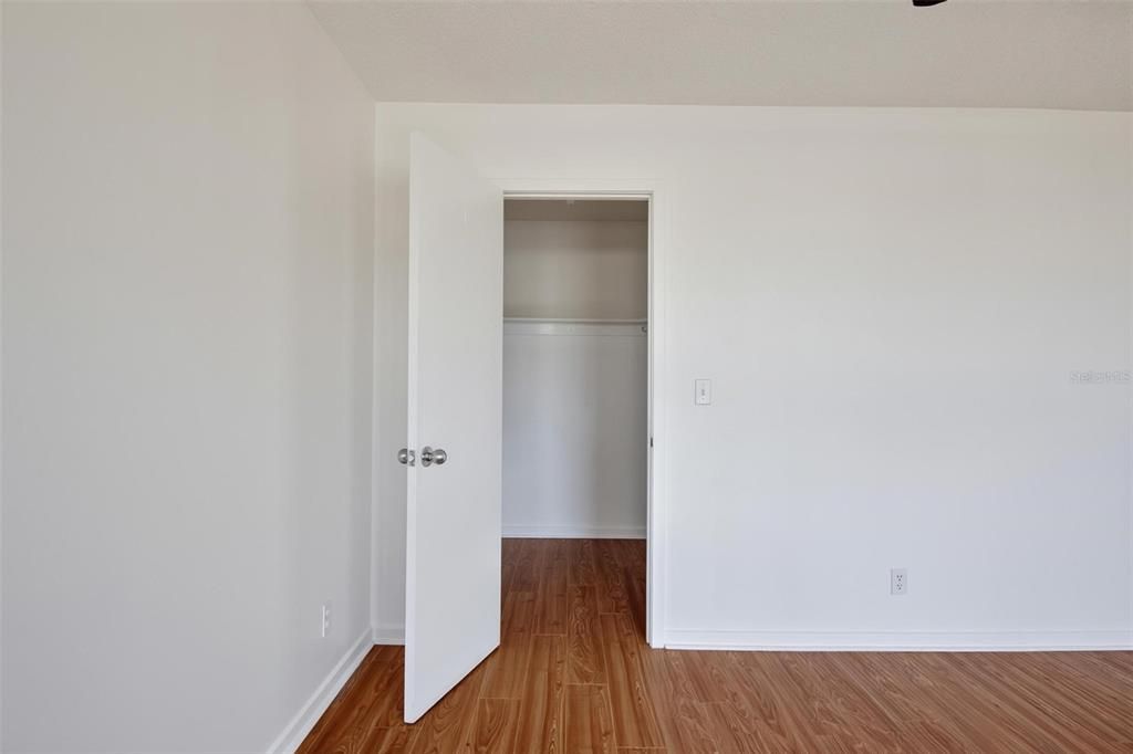 For Sale: $199,000 (2 beds, 1 baths, 1127 Square Feet)