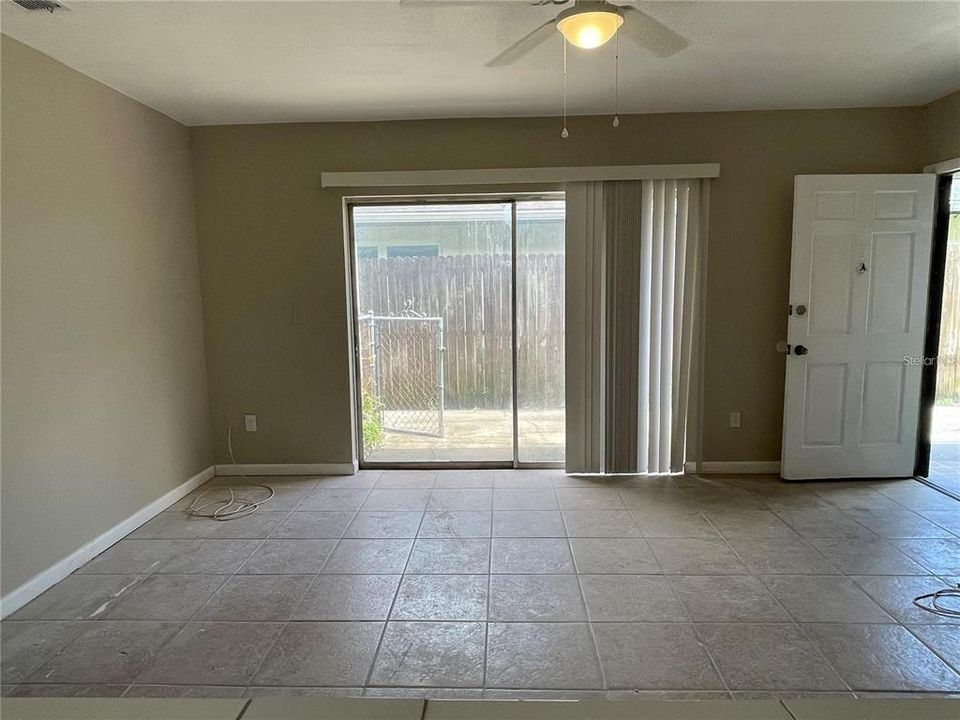 For Rent: $1,600 (2 beds, 1 baths, 760 Square Feet)