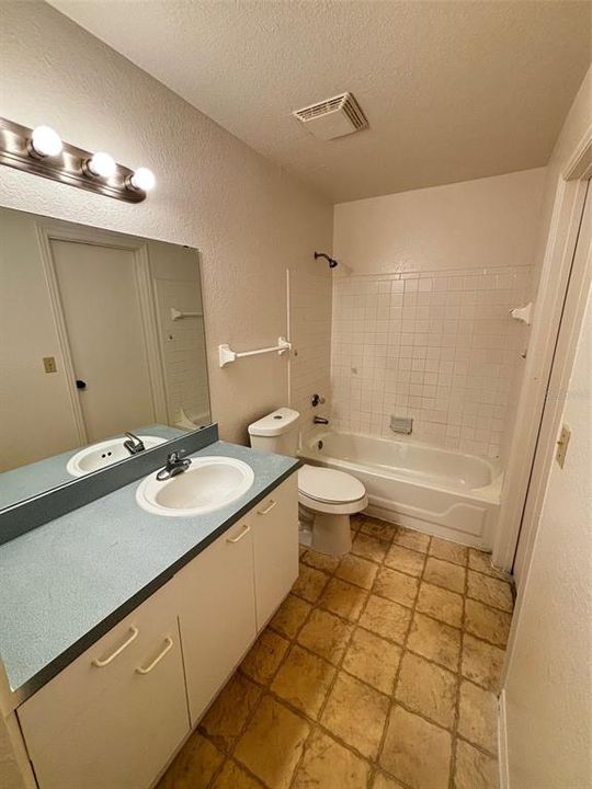 For Sale: $168,000 (2 beds, 2 baths, 1140 Square Feet)
