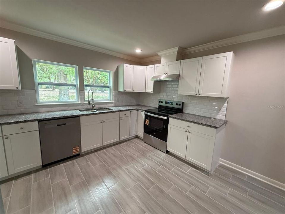 На продажу: $184,900 (3 спален, 2 ванн, 1362 Квадратных фут)