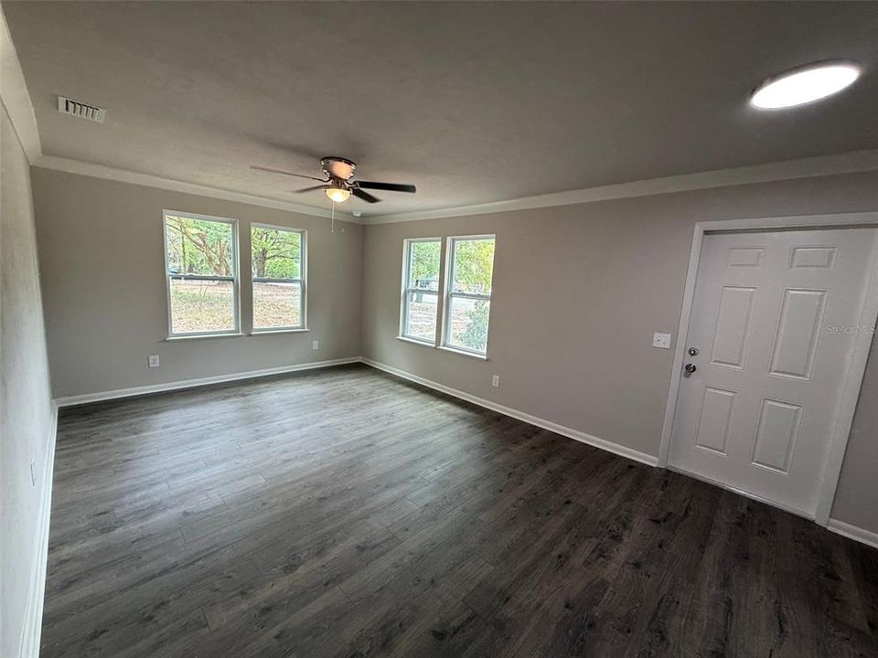 На продажу: $184,900 (3 спален, 2 ванн, 1362 Квадратных фут)