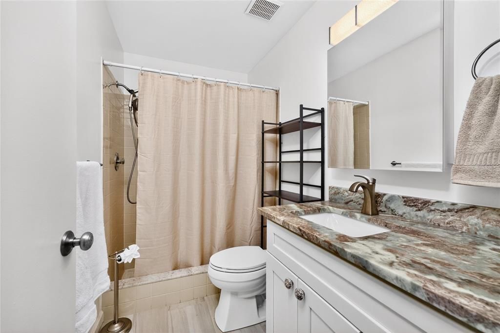 For Sale: $220,000 (2 beds, 2 baths, 1078 Square Feet)