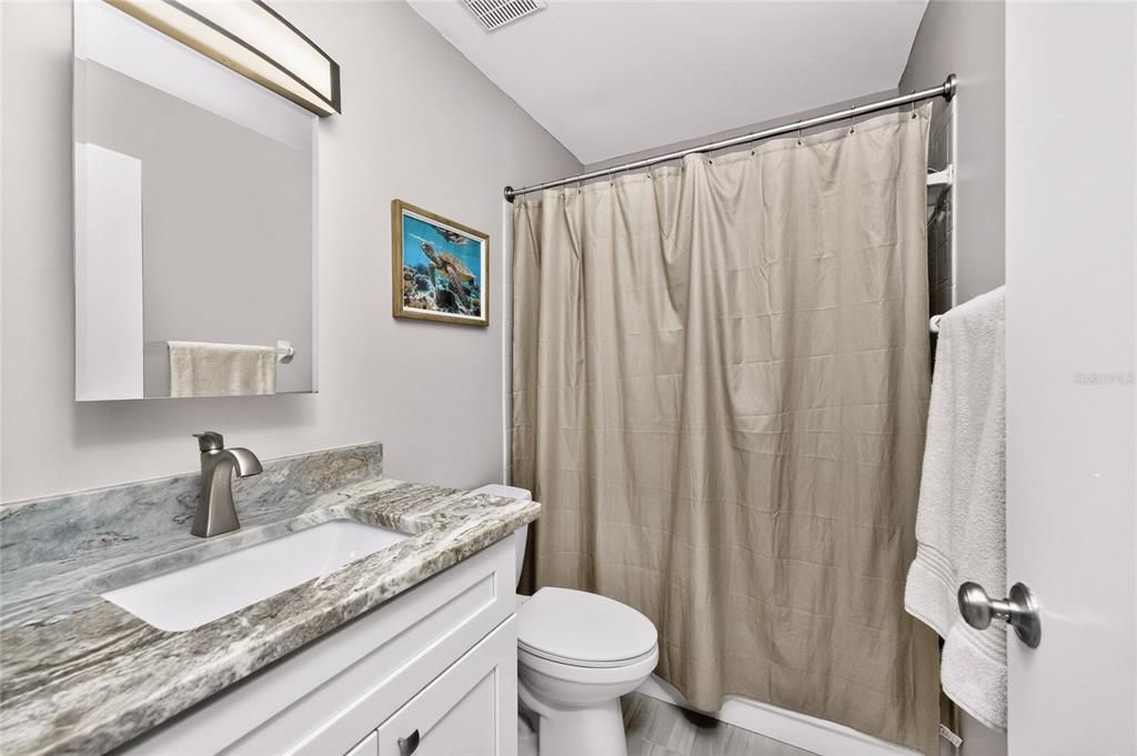For Sale: $220,000 (2 beds, 2 baths, 1078 Square Feet)