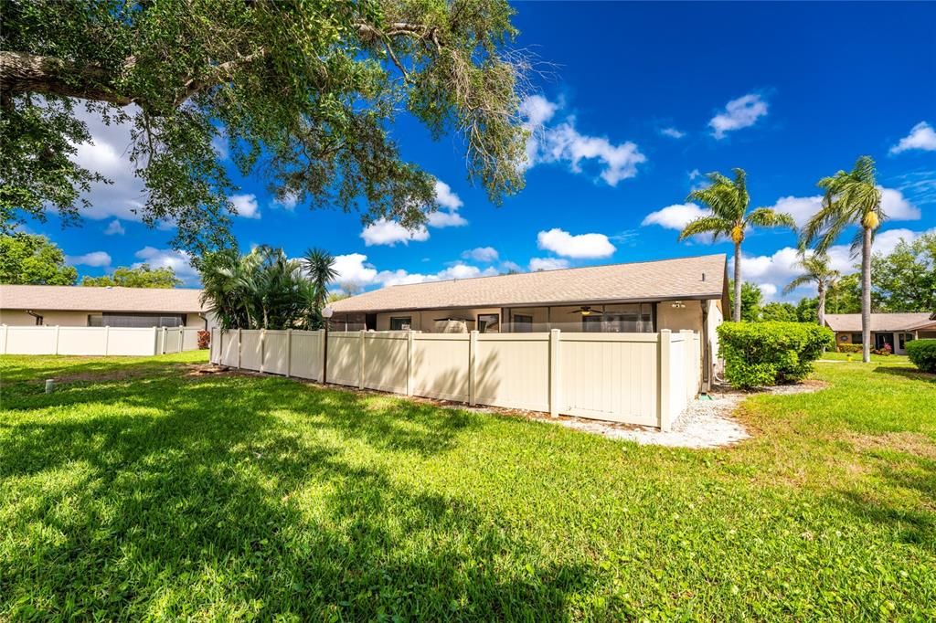 For Sale: $220,000 (2 beds, 2 baths, 1078 Square Feet)
