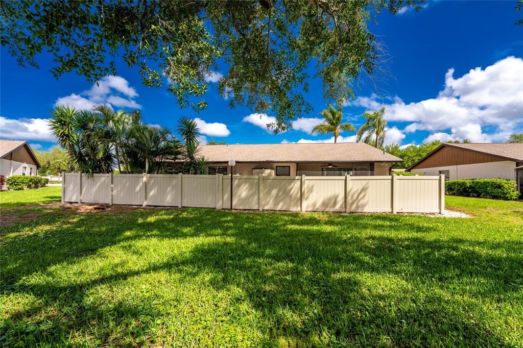 For Sale: $220,000 (2 beds, 2 baths, 1078 Square Feet)