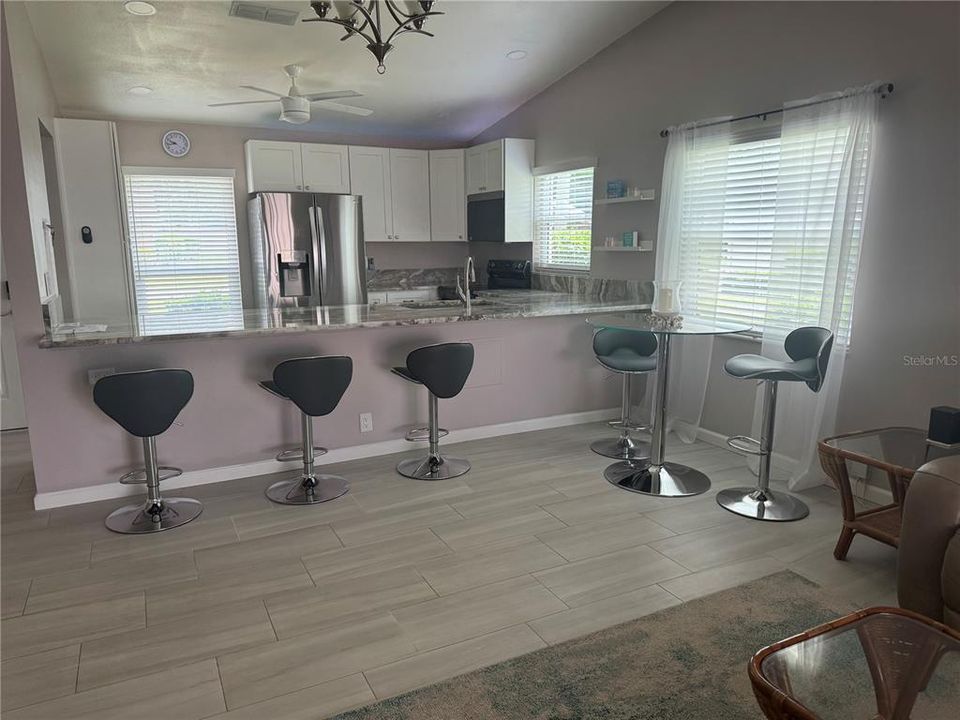 For Sale: $220,000 (2 beds, 2 baths, 1078 Square Feet)