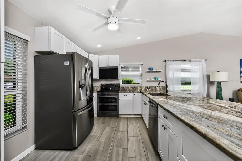 For Sale: $220,000 (2 beds, 2 baths, 1078 Square Feet)