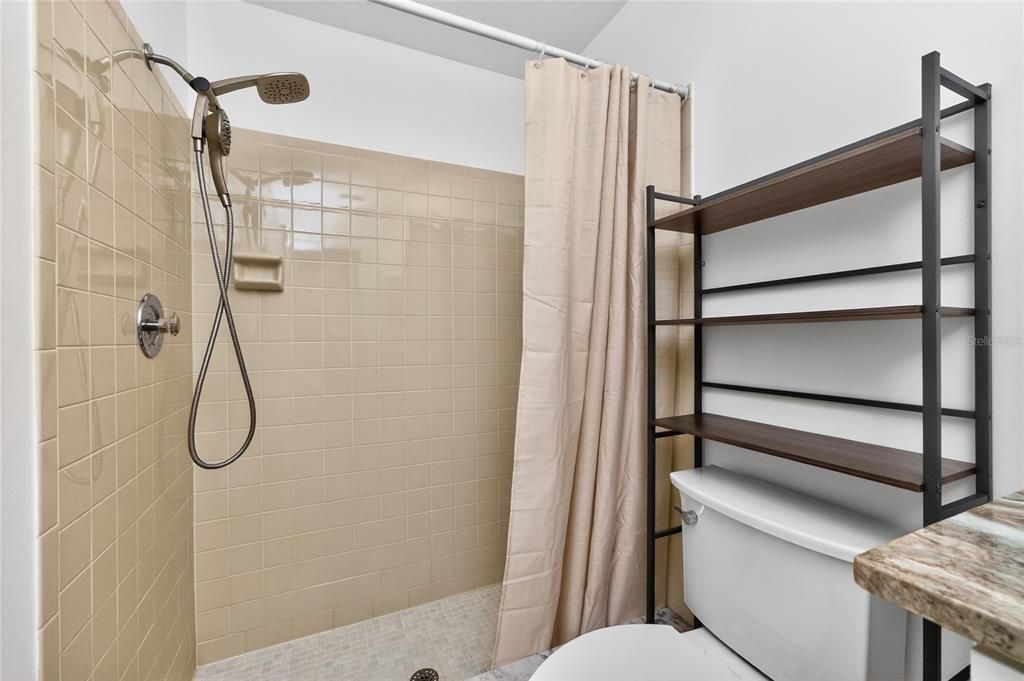 For Sale: $220,000 (2 beds, 2 baths, 1078 Square Feet)