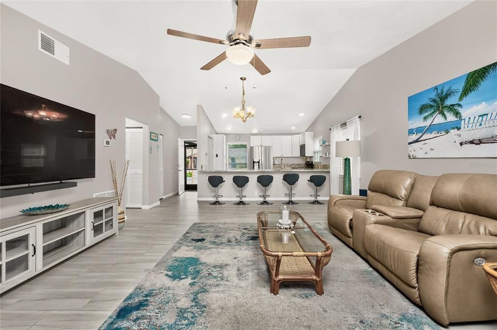 For Sale: $220,000 (2 beds, 2 baths, 1078 Square Feet)