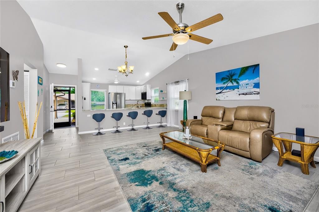 For Sale: $220,000 (2 beds, 2 baths, 1078 Square Feet)