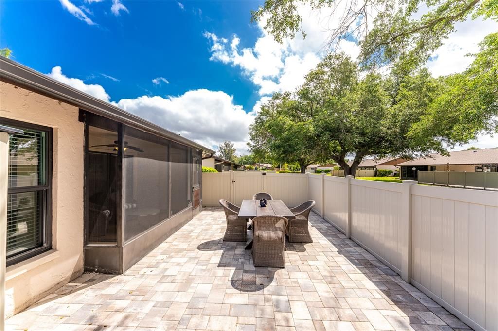 For Sale: $220,000 (2 beds, 2 baths, 1078 Square Feet)