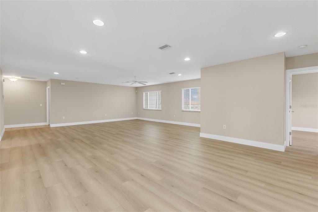En Venta: $699,000 (3 camas, 2 baños, 3164 Pies cuadrados)