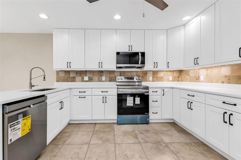 En Venta: $699,000 (3 camas, 2 baños, 3164 Pies cuadrados)
